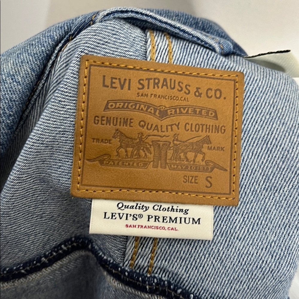 LEVI’S Women’s Trucker Denim Jean Jacket Sz Small - Picture 7 of 9